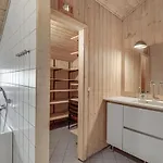 בית נופש Stunning In Aakirkeby With Wifi Vester Somarken