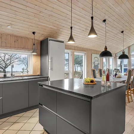 Stunning In Aakirkeby With Wifi Feriehus Vester Somarken