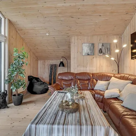 Stunning In Aakirkeby With Wifi بيت للعطل Vester Somarken