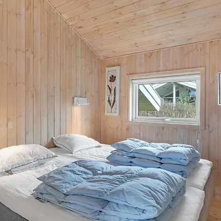 Stunning In Aakirkeby With Wifi بيت للعطل *