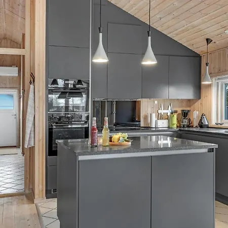 Feriehus Stunning In Aakirkeby With Wifi *